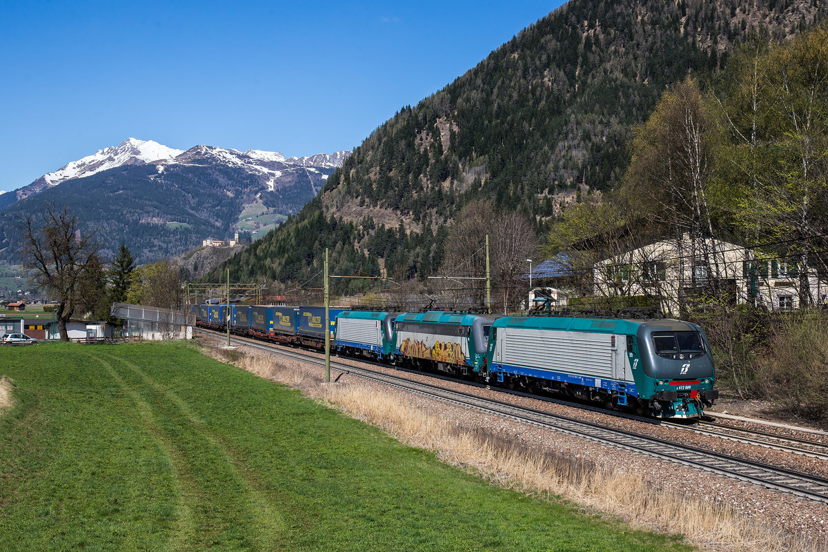 412 009, 405 xxx und 412 007 mit einem  Walter -KLV am 8. April 2017 bei Freienfeld/Campo di Trens.