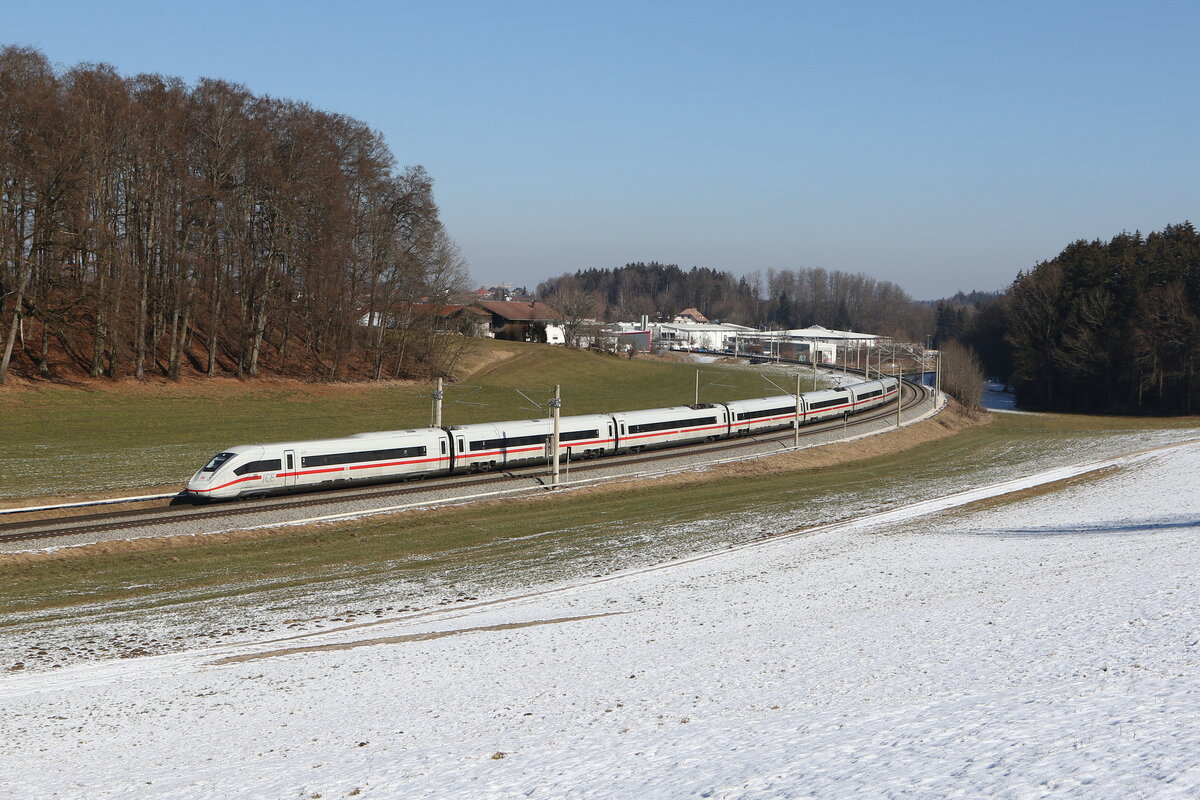 412 227 war als  ICE 114  am 19. Februar 2025 bei Axdorf auf dem Weg nach Mnchen.