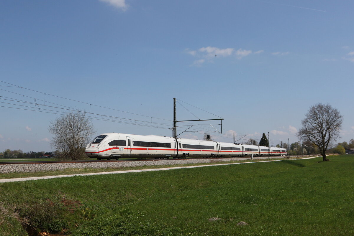 412 236 als  ICE 116  aus Graz kommend am 17. April 2026 bei �bersee am Chiemsee.