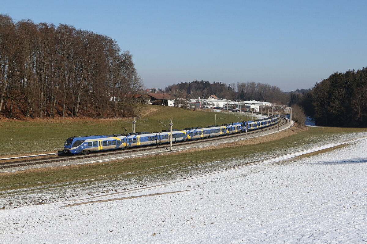 430 002 und 430 011 auf dem Weg nach Mnchen. Aufgenommen am 19. Februar 2025 bei Axdorf.