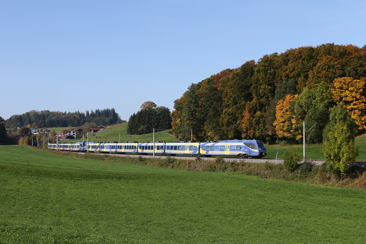 430 005 und 430 015 waren am 15. Oktober 2025 bei Axdorf auf dem Weg nach Salzburg.
