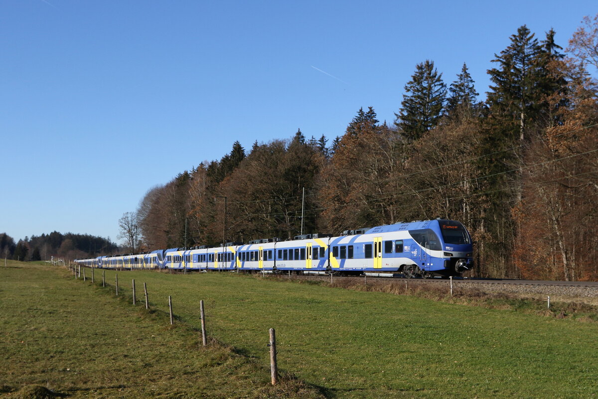 430 009, 430 004 und 430 020 waren am 30. November 2024 bei Hufschlag in Richtung Salzburg unterwegs.