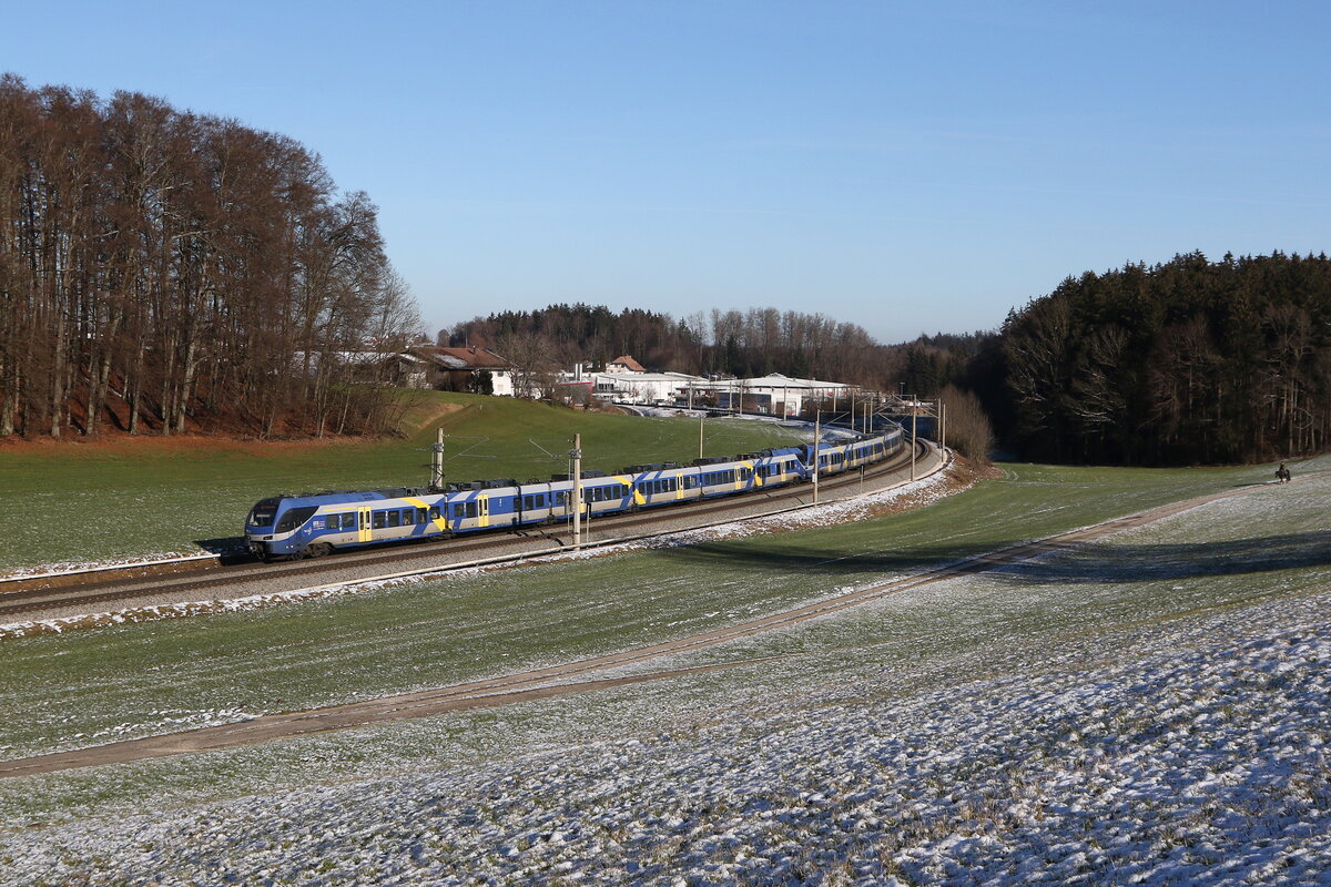 430 015 und 430 006 waren am 25. Dezember 2024 bei Axdorf auf dem Weg nach Mnchen.