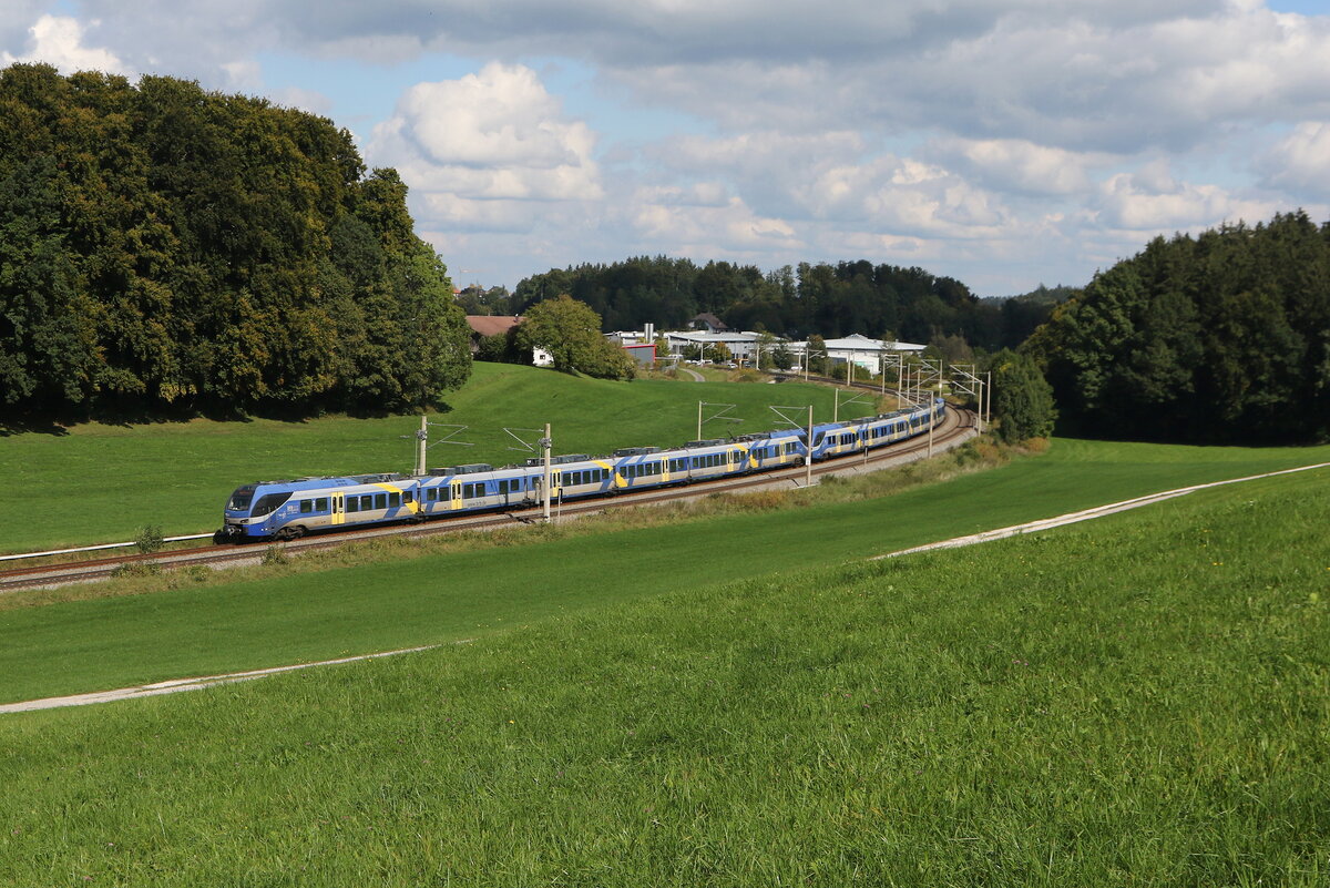 430 024 und 430 08 waren am 1. Oktober 2025 bei Axdorf auf dem Weg nach Mnchen.