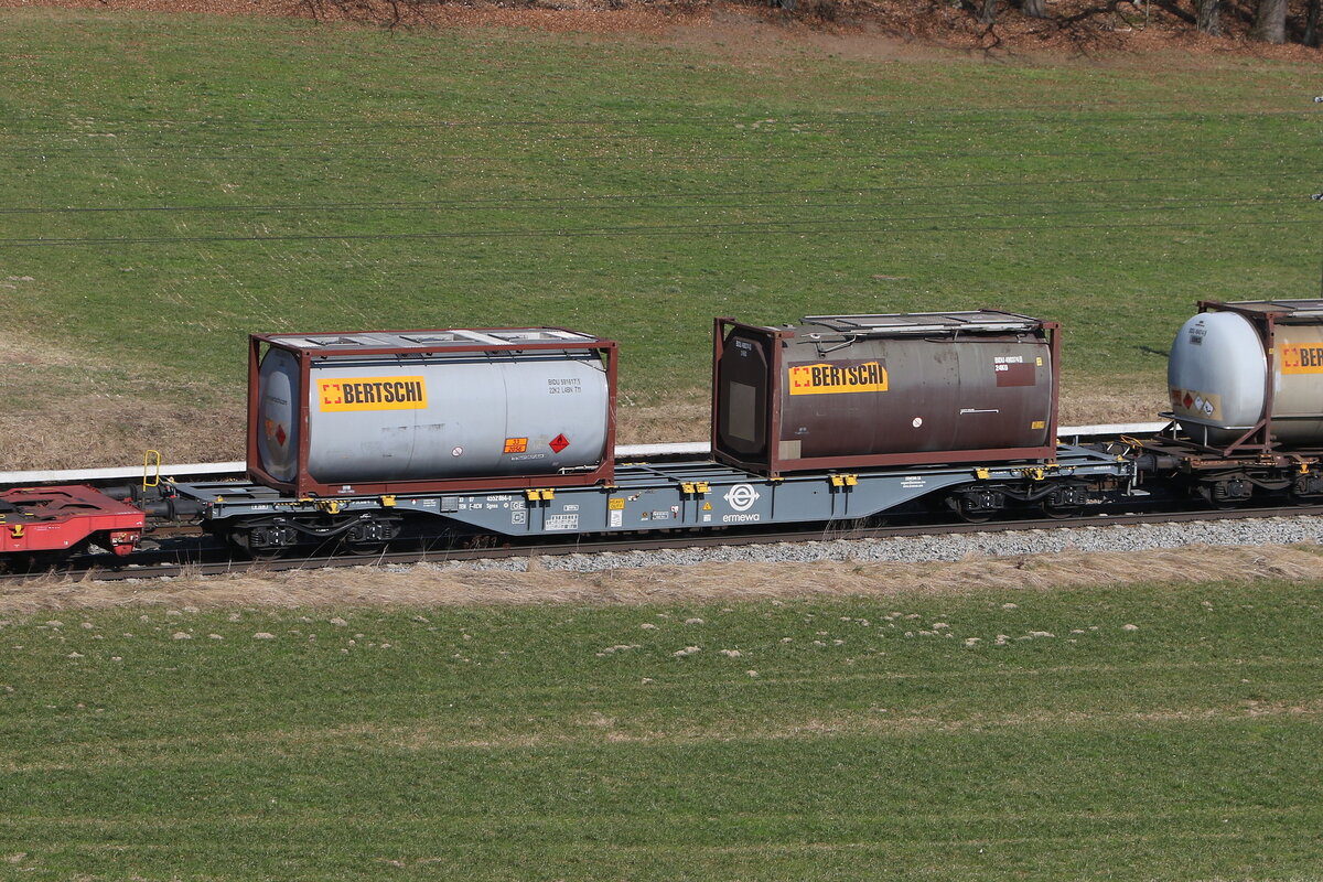 4552 864 (Sgnss) von  RCW  am 4. M�rz 2026 bei Axdorf.