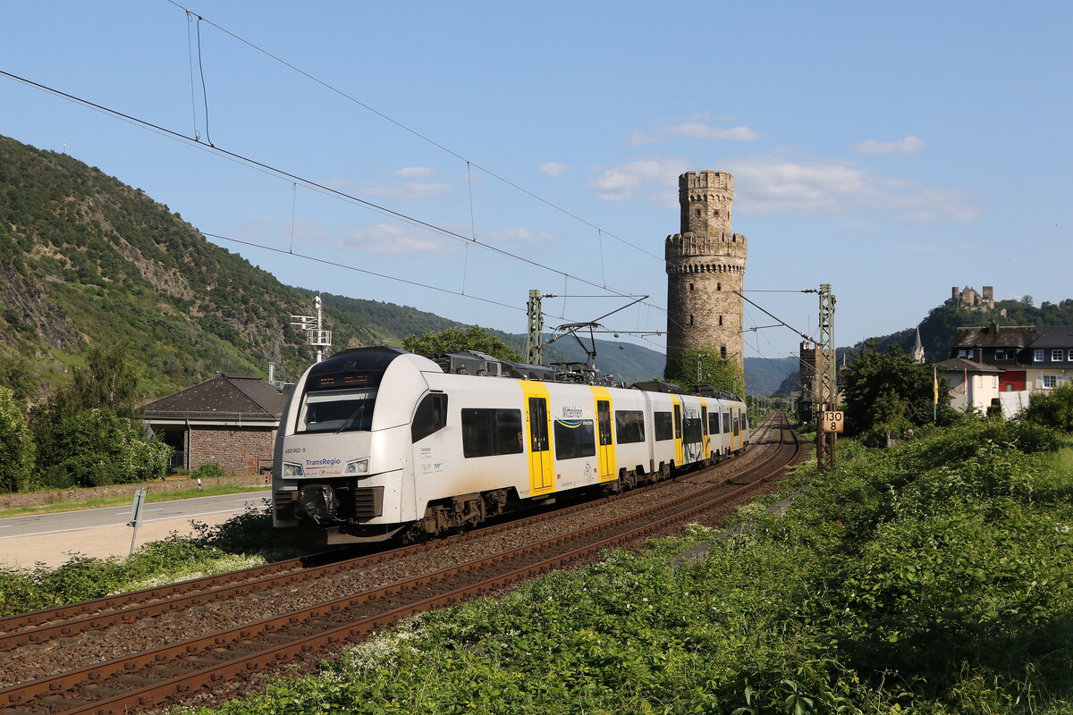 460 002 der  Mittelrheinbahn  am 21. Juli 2021 bei der Ausfahrt aus Oberwesel.