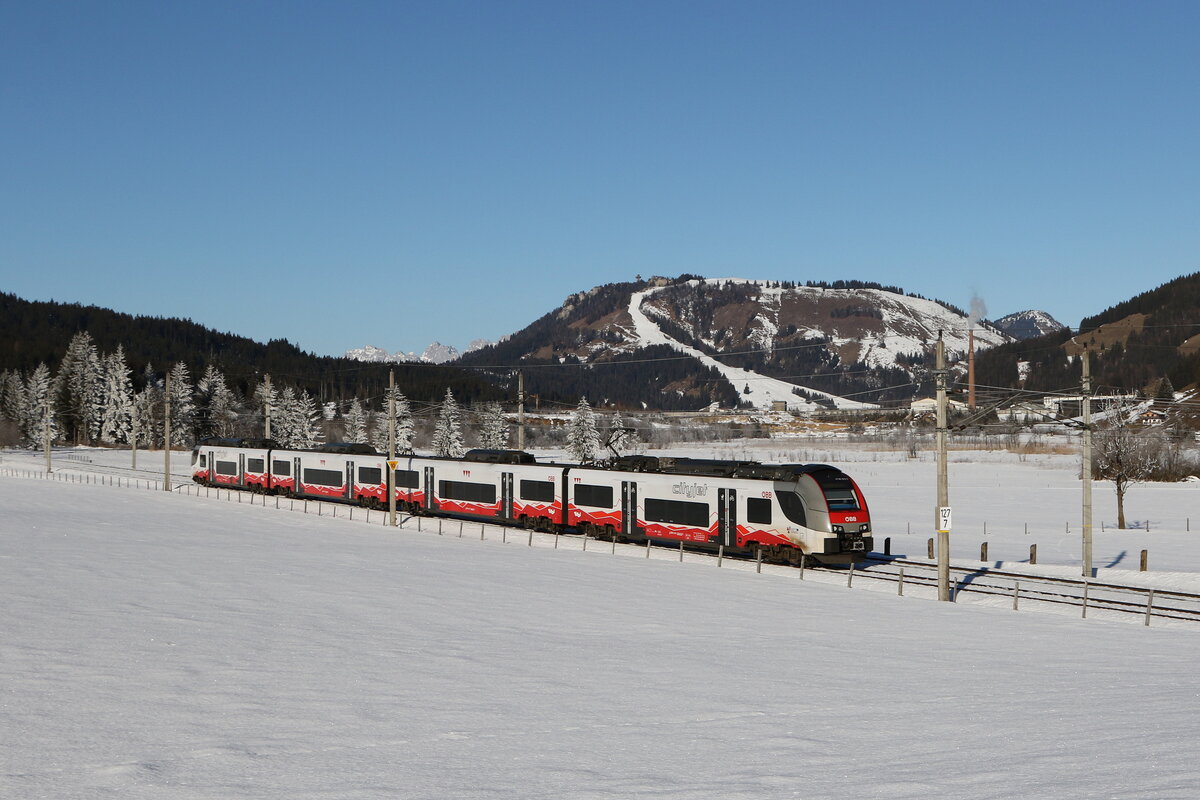 4748 025 auf dem Weg nach Saalfelden am 5. Februar 2025 bei Grieen.