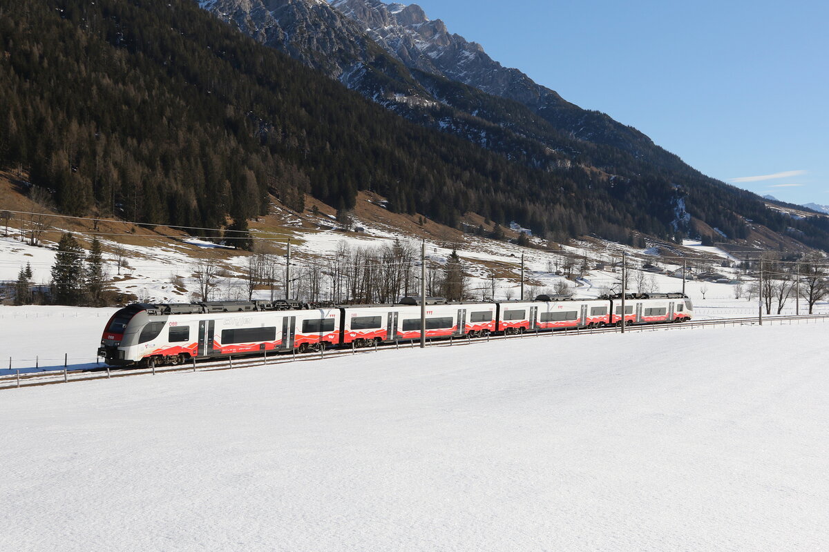 4748 025 war am 5. Februar 2025 bei Grieen in Richtung Hochfilzen unterwegs.