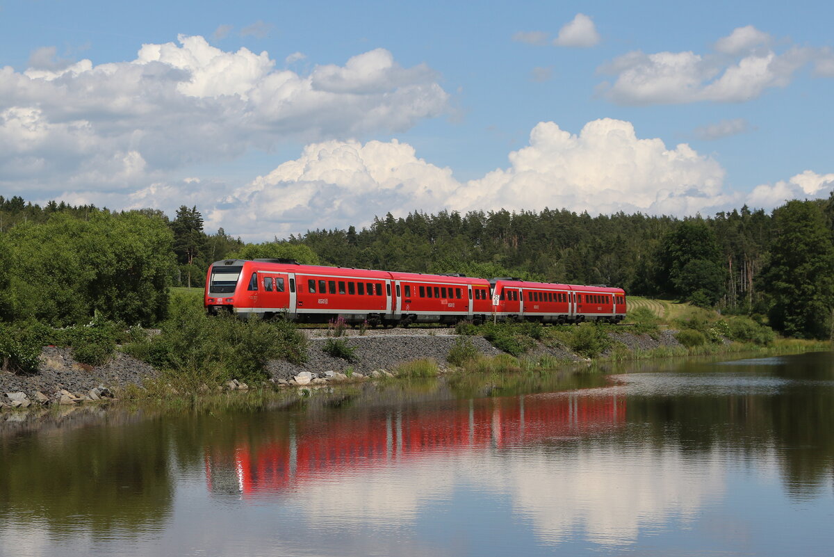 612 954 war in Richtung Regensburg unterwegs. Aufgenommen am 18. Juni 2026 am  Rechenweiher  bei Escheldorf.
