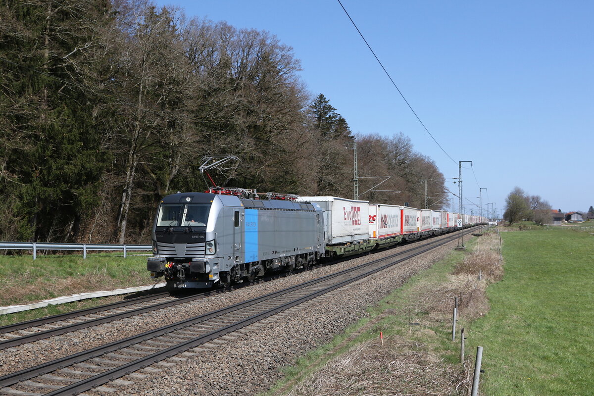 6193 195 mit einem  MARS-KLV  auf dem Weg nach Mnchen. Aufgenommen am 11. April 2025 bei Hufschlag.