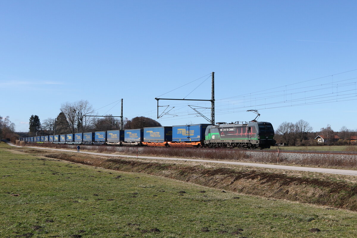 6193 266 mit einem  WALTER-KLV  aus M�nchen kommend am 25. Februar 2026 bei �bersee am Chiemsee.