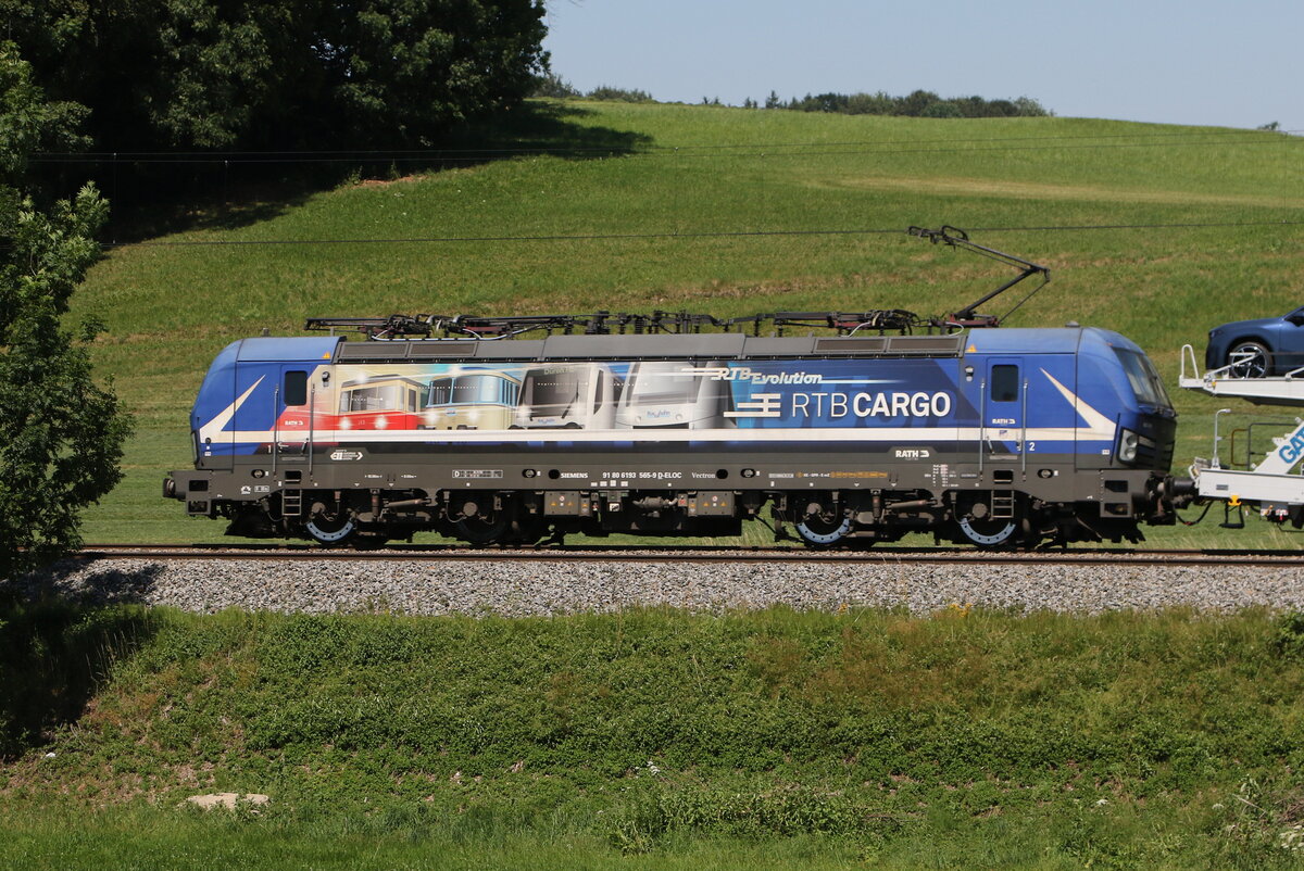 6193 565 von  RTB Cargo  am 26. Juni 2026 bei Axdorf im Chiemgau.