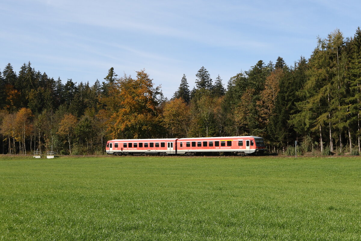 628 593  Waldkraiburg  war am 12. Oktober 2024 bei Otting auf dem Weg nach Waging am See.