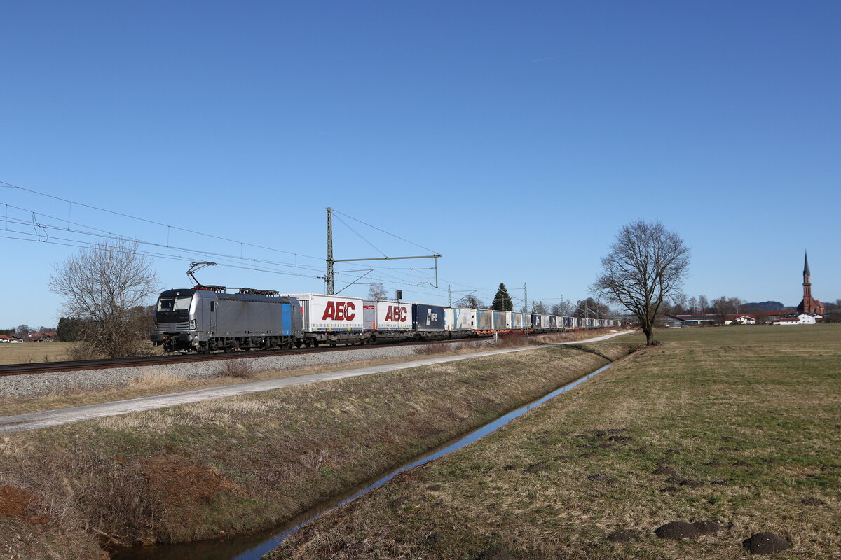 7193 903 war am 25. Februar 2026 mit einem  EKOL-KLV  bei �bersee auf dem Weg nach M�nchen.
