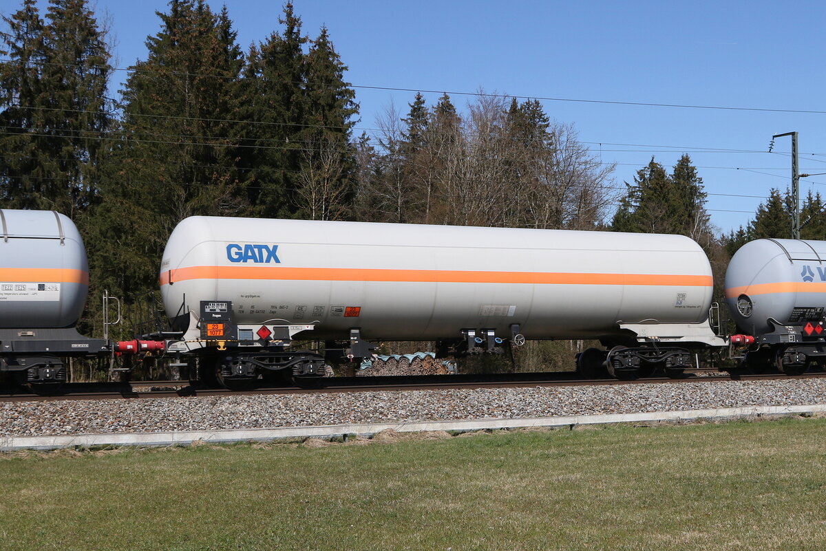 7814 065 (Zags) von  GATX  am 4. April 2025 bei Fuchsreut.