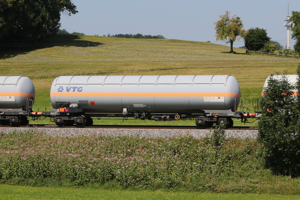 7824 411 (Zags) von  VTG  am 12. August 2025 bei Axdorf.