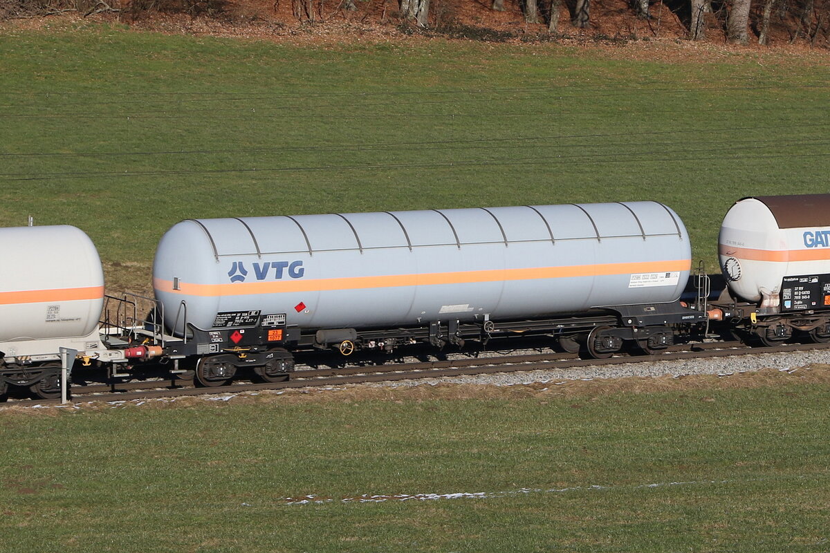 7824 437 (Zags) von   VTG  am 31. Dezember 2024 bei Axdorf.