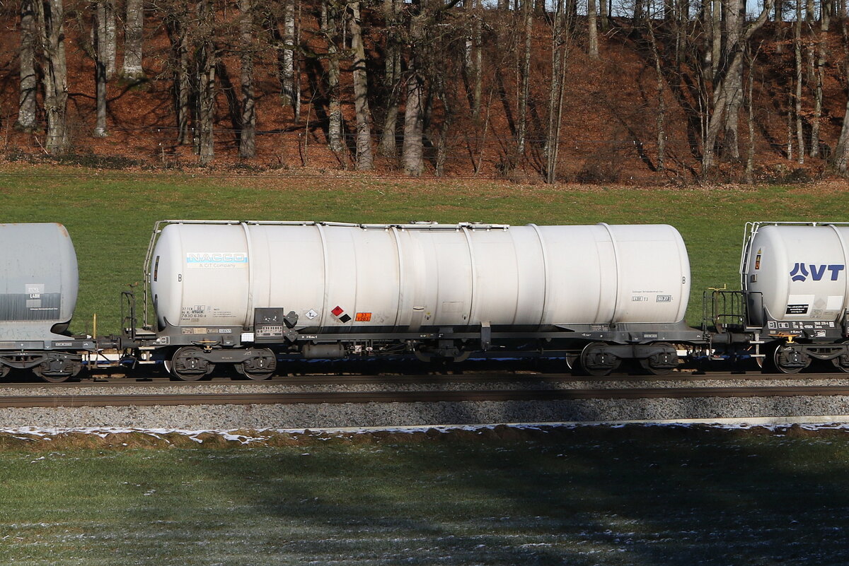 7830 636 (Zacns) von  VTG  am 27. Dezember 2024 bei Axdorf.