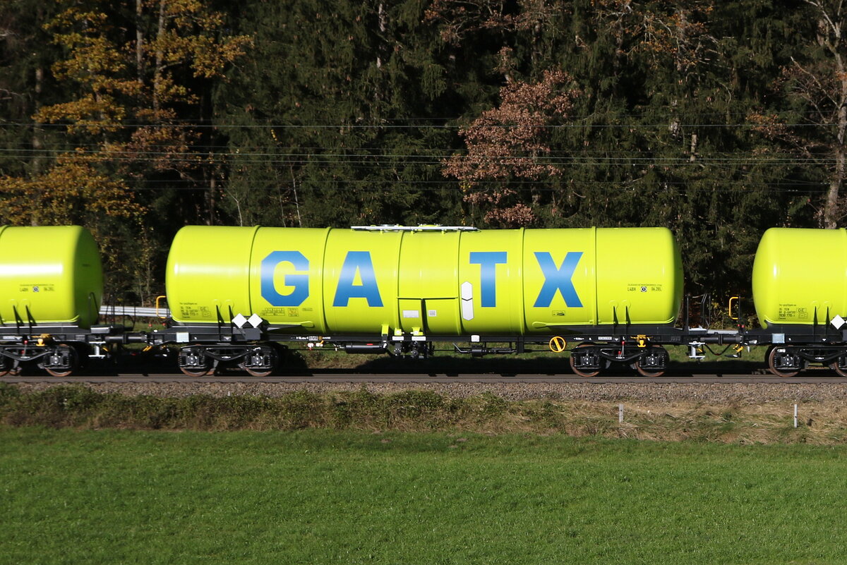 7830 772 (Zacns) von  GATX  am 16. November 2024 bei hufschlag.