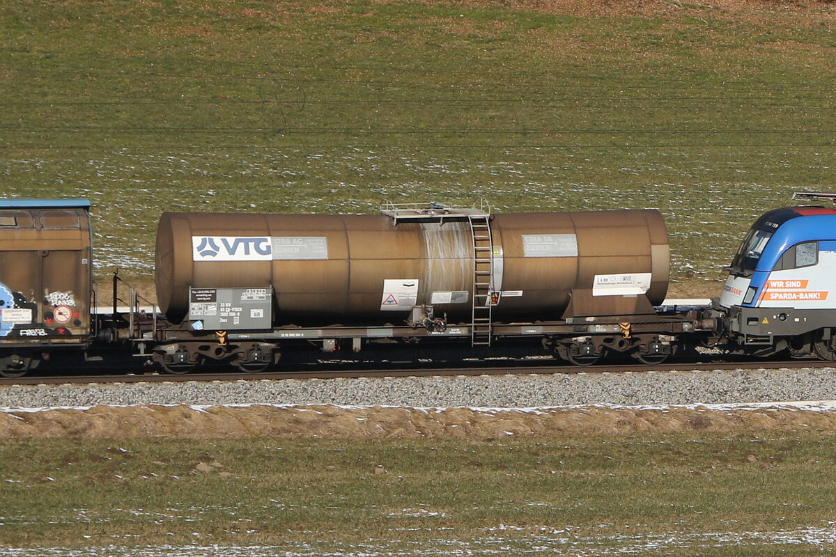 7832 556 (Zans) von  VTG  am 19. Februar 2025 bei Axdorf.