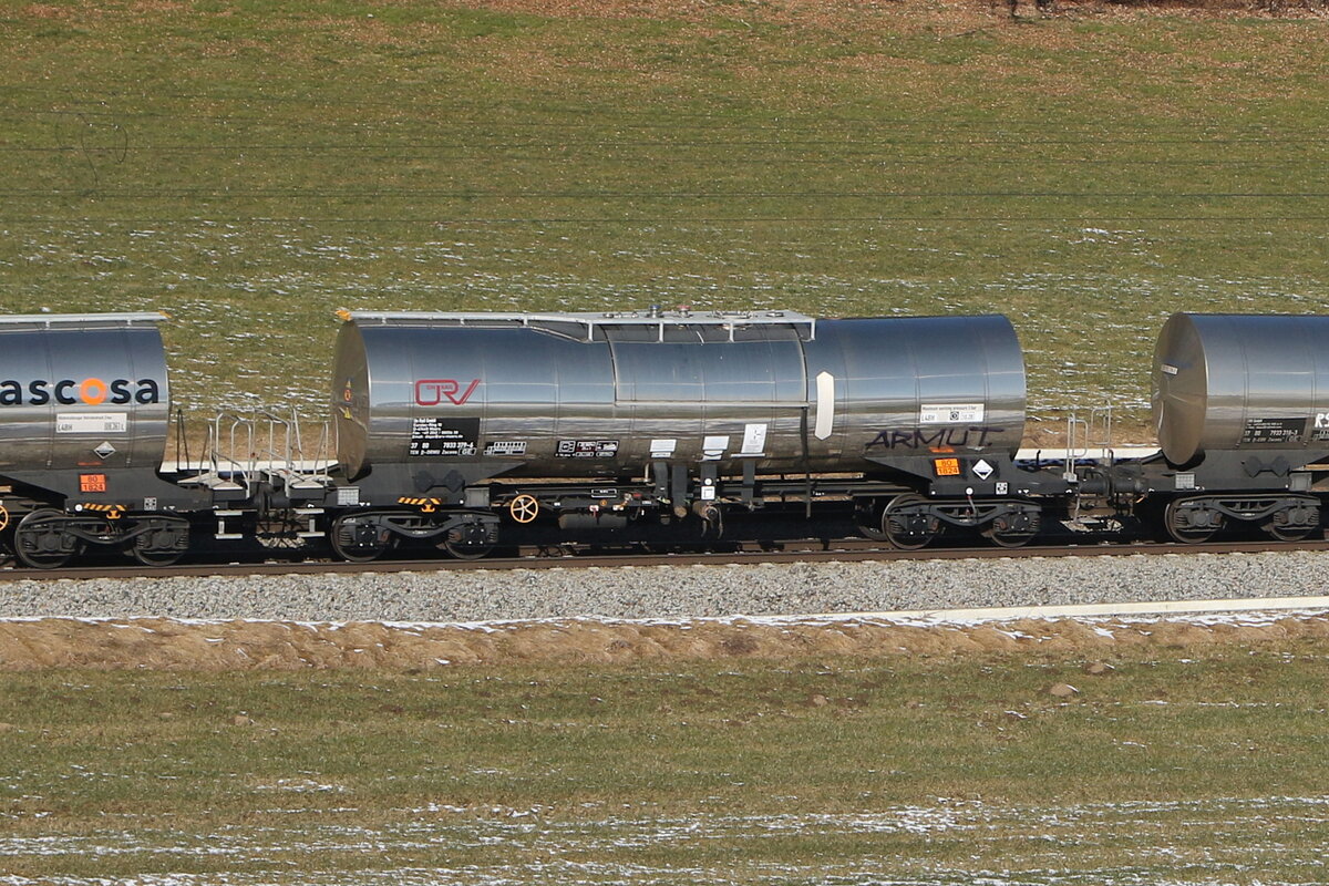 7833 379 (Zacens) von  On Rail  am 19. Februar 2025 bei Axdorf.