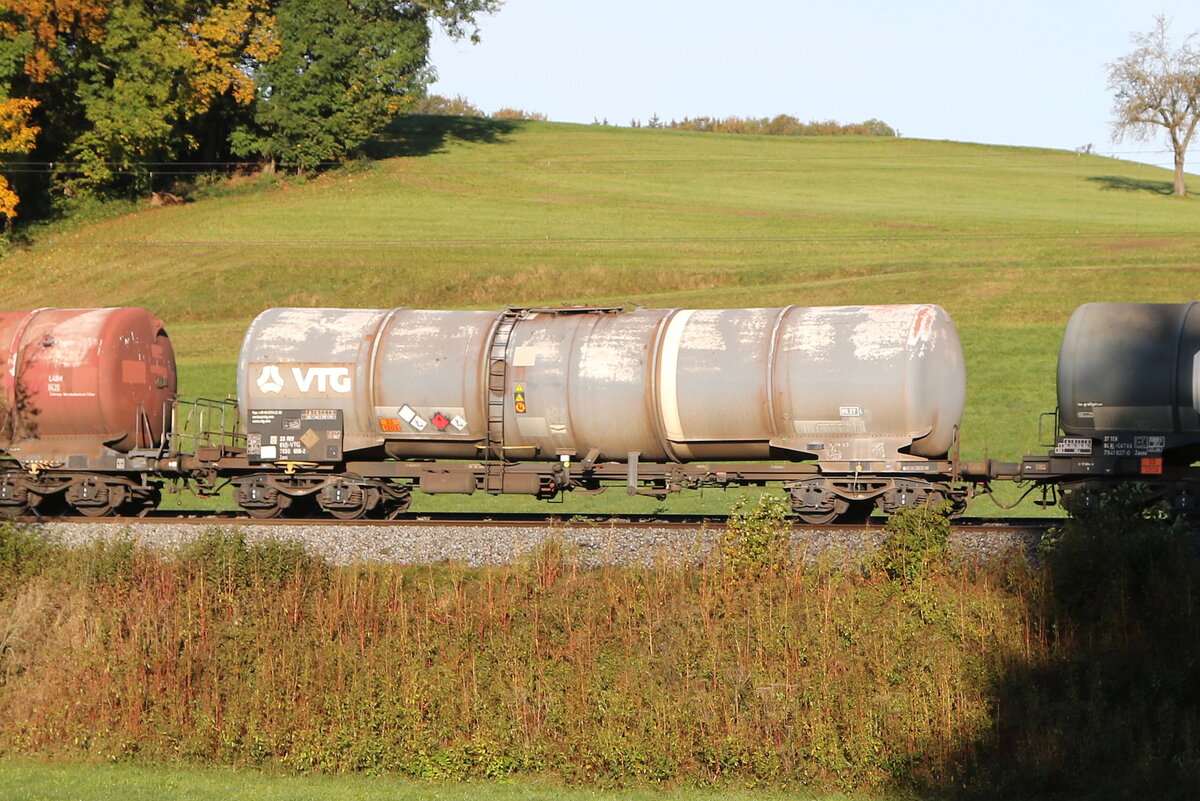 7838 605 (Zans) von  VTG  am 12. Oktober 2024 bei Axdorf.