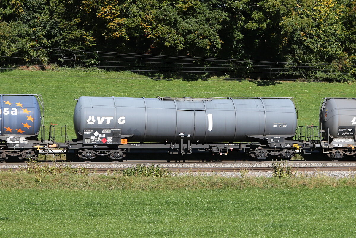 7841 084 (Zacns) von  VTG  am 9. Oktober 2024 bei Axdorf.