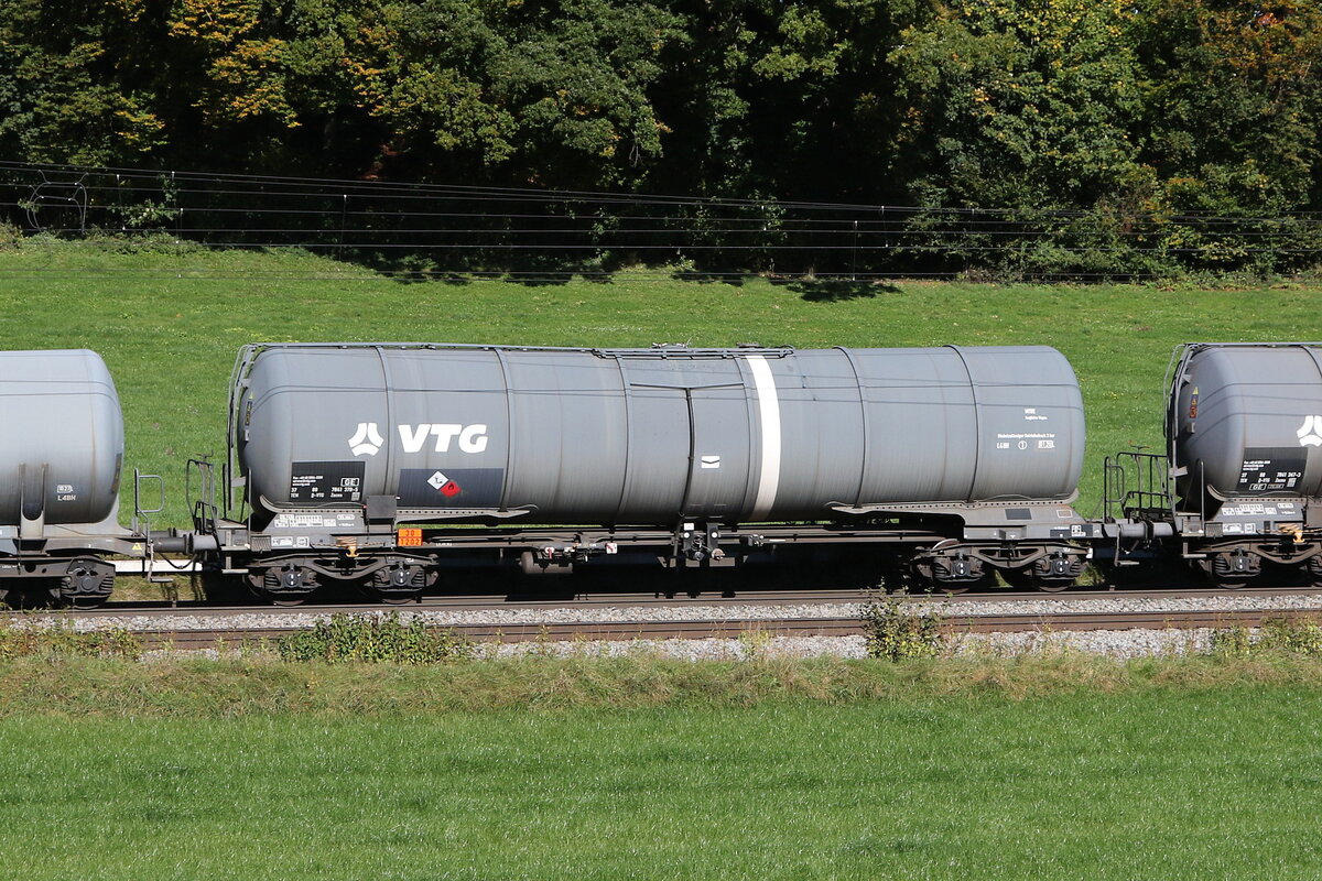 7841 370 (Zacns) von  VTG  am 9. Oktober 2024 bei Axdorf.