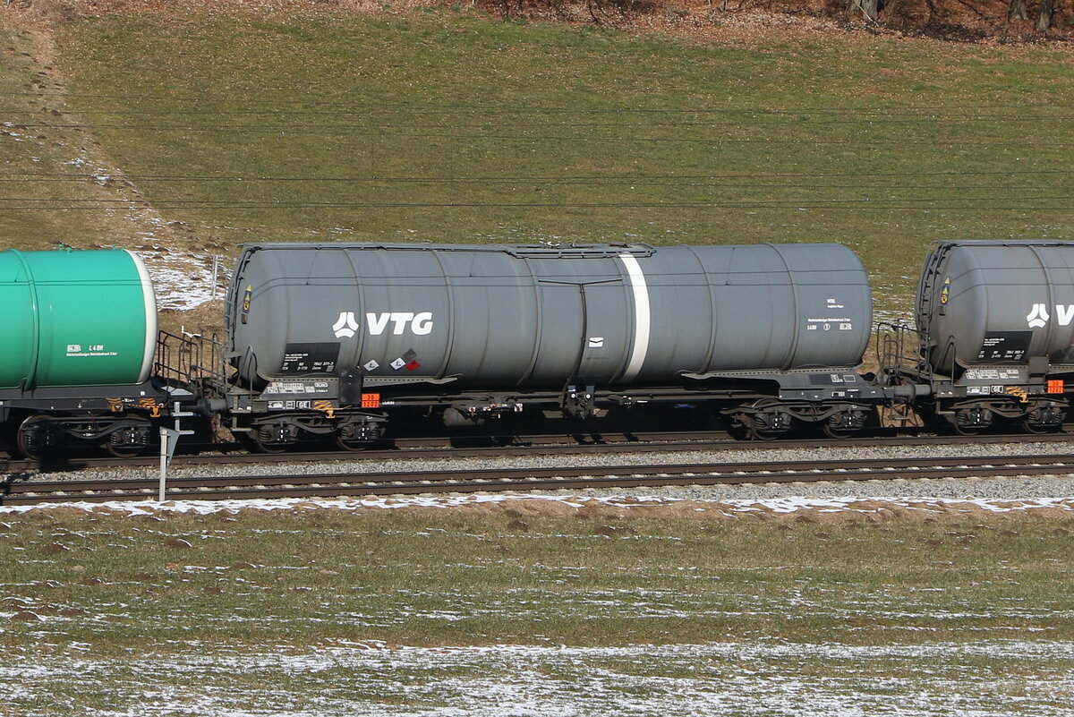 7841 371 (Zacns) von  VTG  am 19. Februar 2025 bei Axdorf.