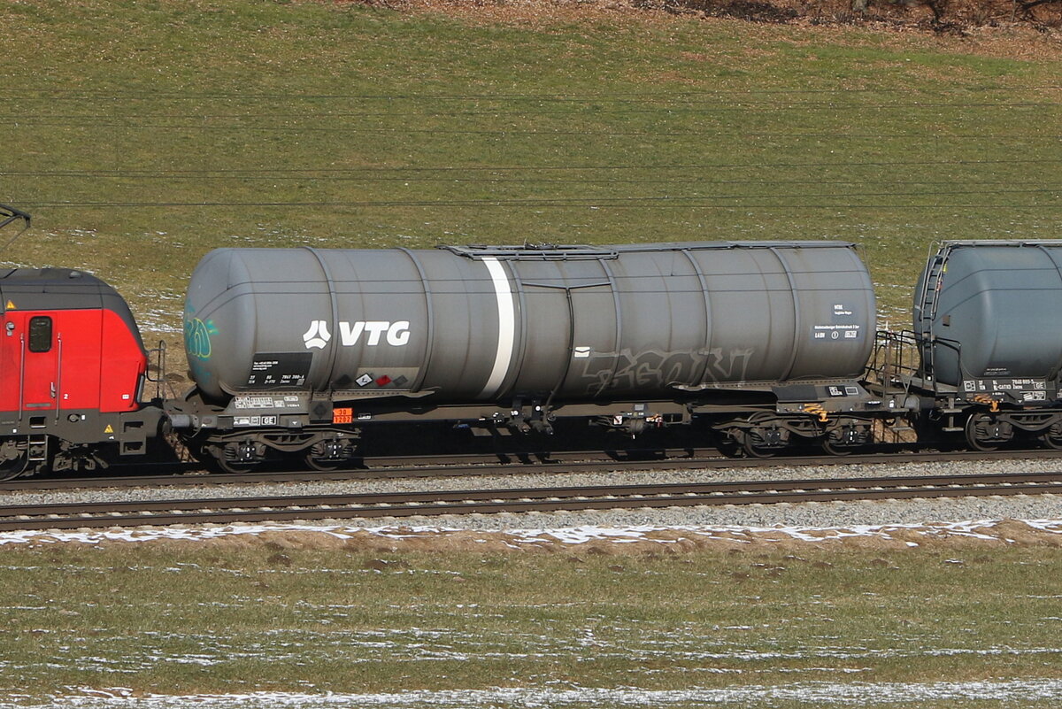 7841 389 (Zacns) von  VTG  am 19. Februar 2025 bei Axdorf.