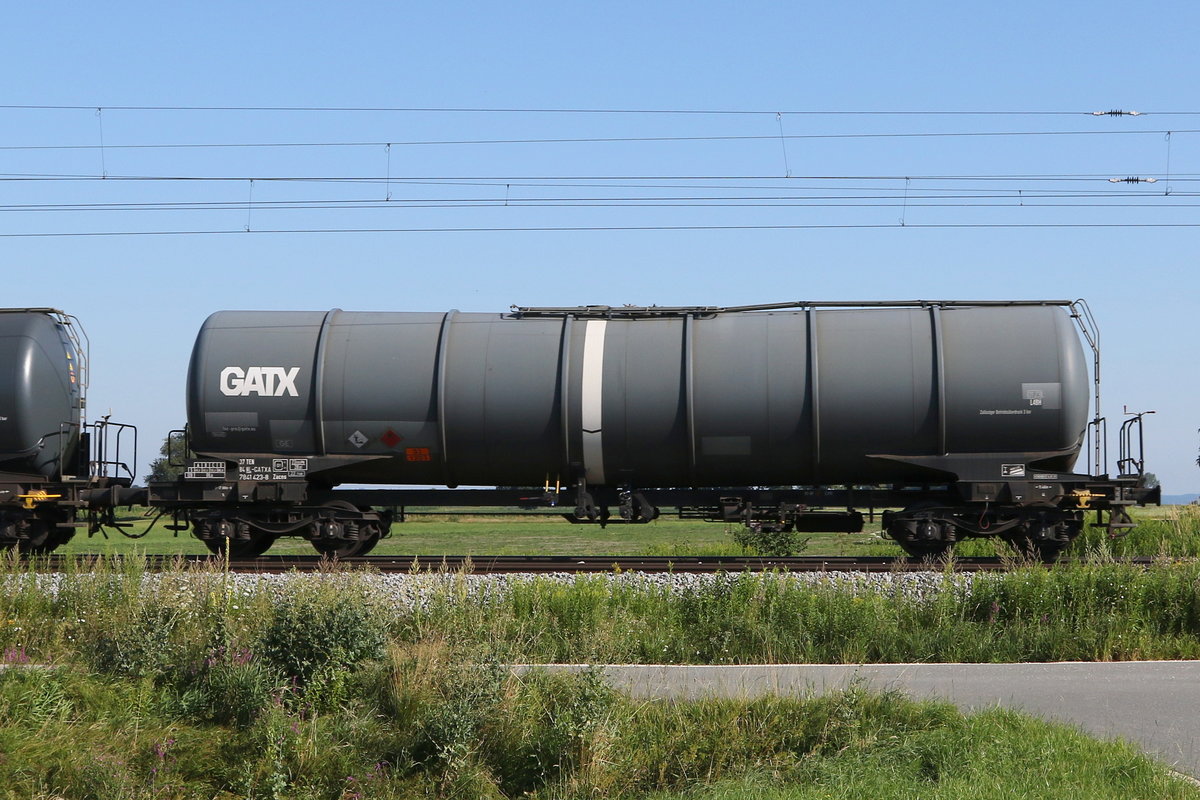 7841 423 (Zacns) von  GATX  am 30. Juli 2020 bei bersee im Chiemgau.