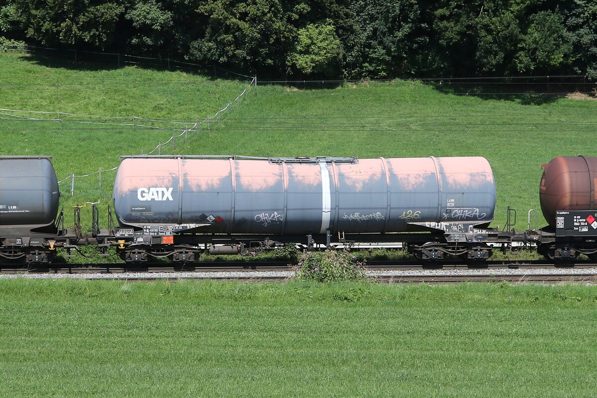7841 594 (Zacns) von  GATX  am 22. August 2023 bei Axdorf.