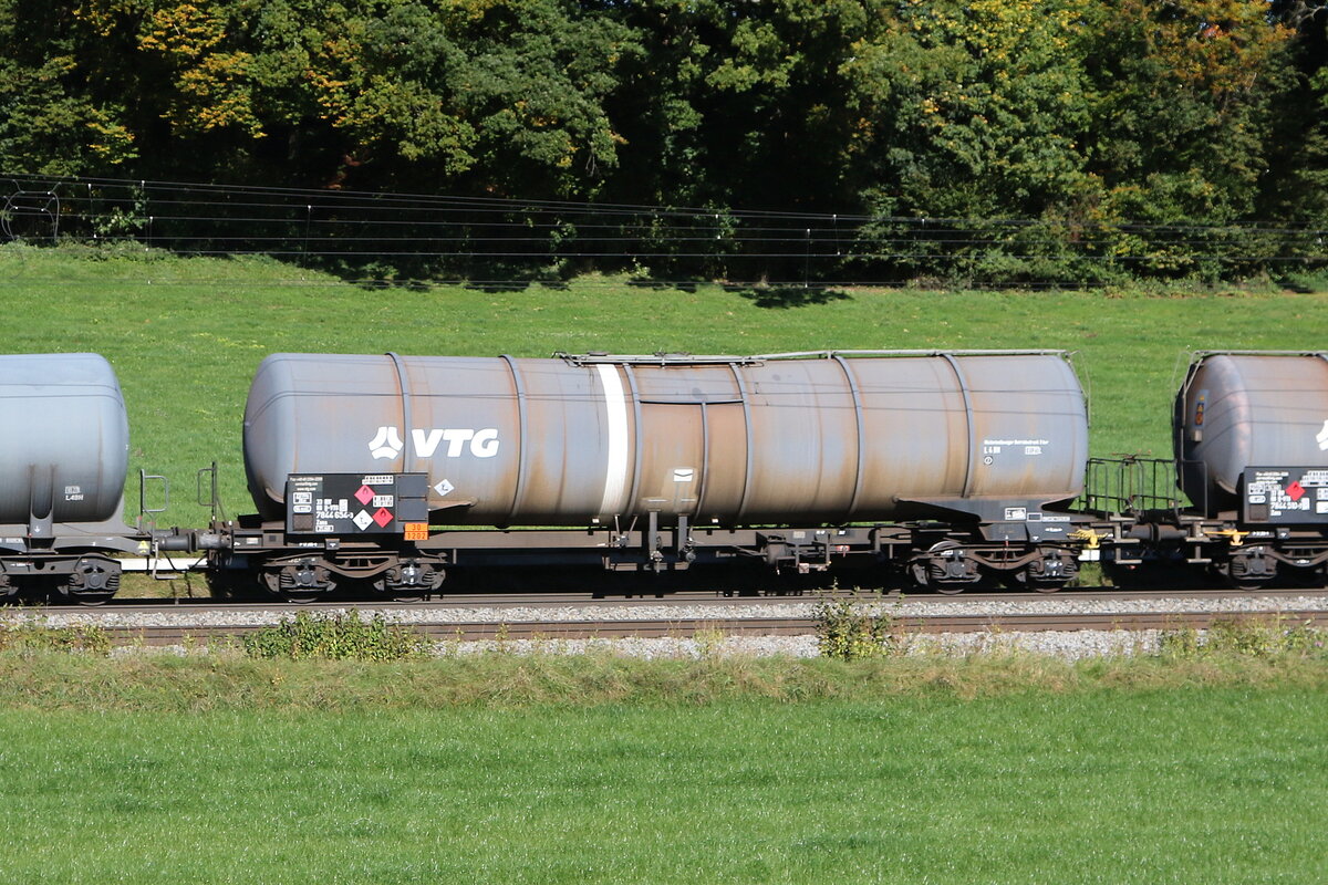 7844 654 (Zans) von  VTG  am 9. Oktober 2024 bei Axdorf.