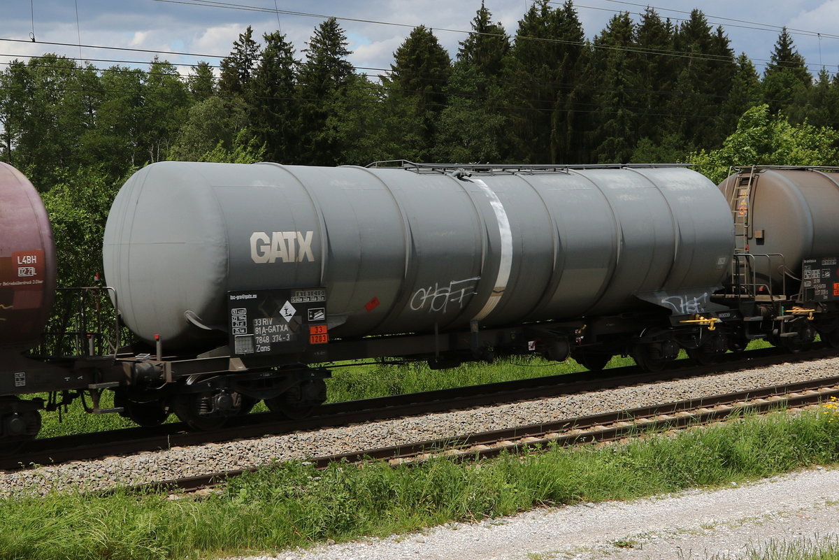7848 374 (Zans) von  GATX  am 24. Mai 2020 bei Grabensttt.