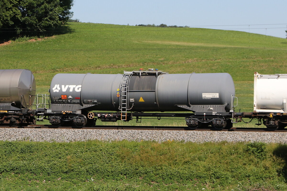 7929 081 (Zacns) von  VTG  am 26. Juni 2026 bei Axdorf.