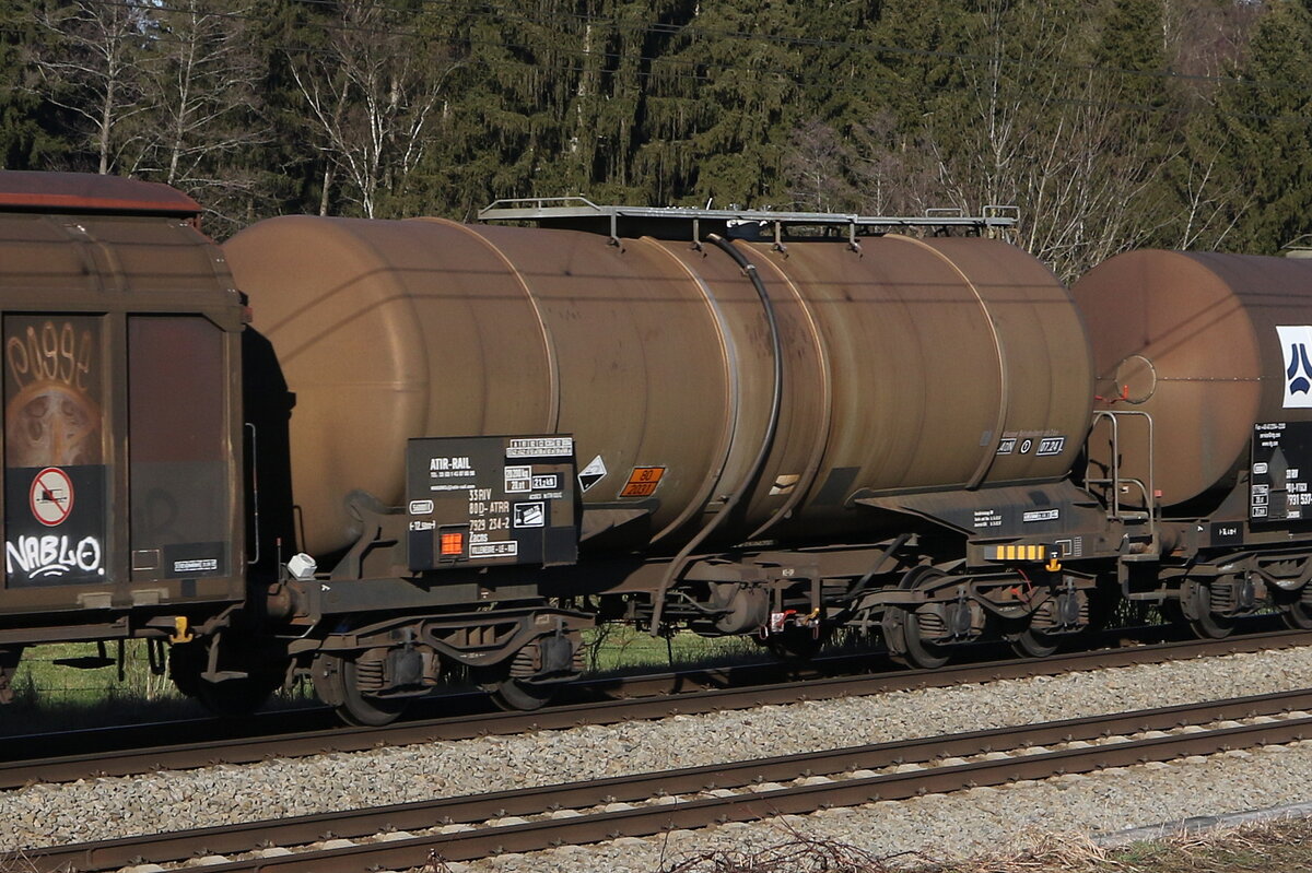 7929 234 (Zacns) von  ATIR-Rail  am 19. Januar 2022 bei Grabensttt.