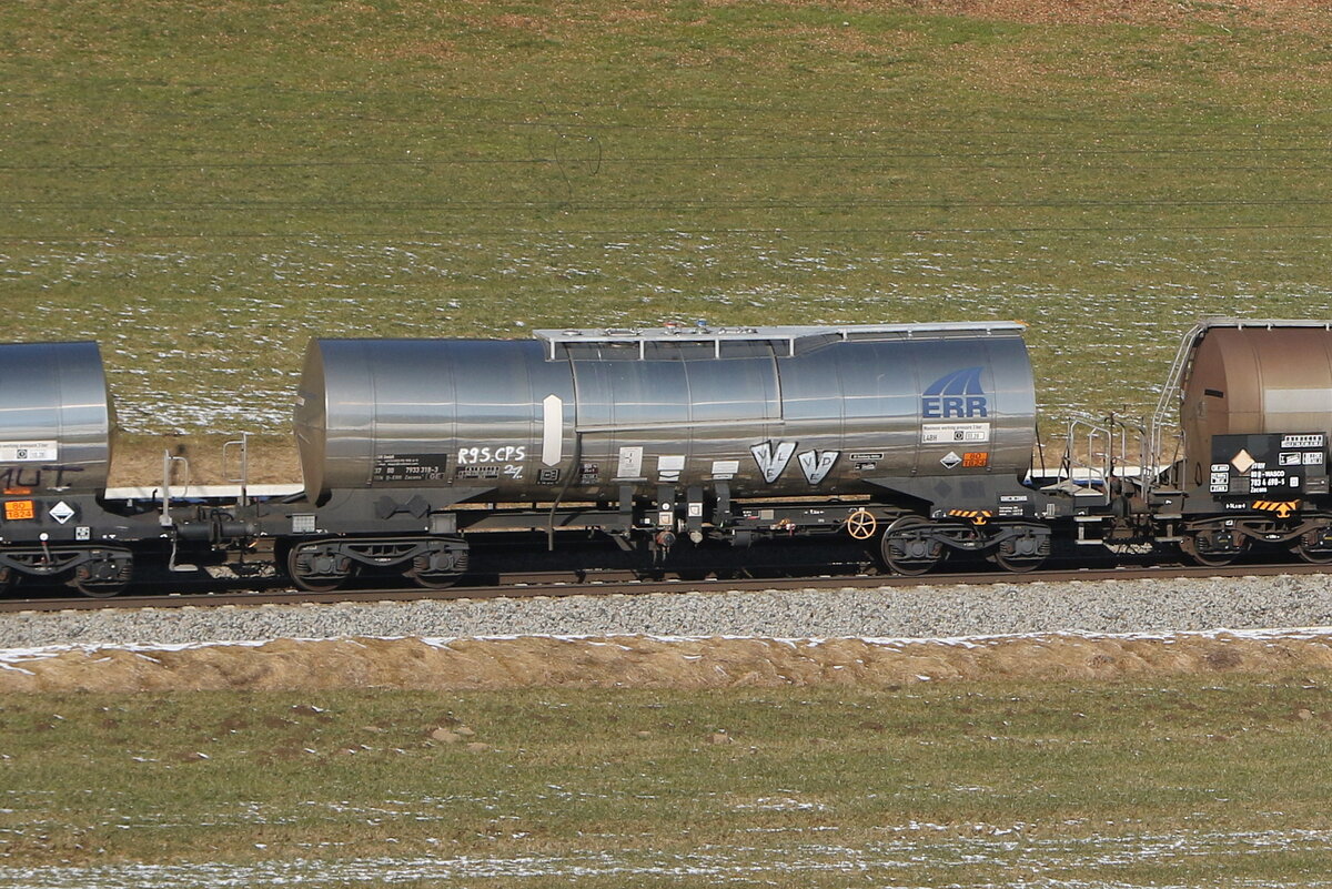 7933 318 (Zacens) von  ERR  am 19. Februar 2025 bei Axdorf.