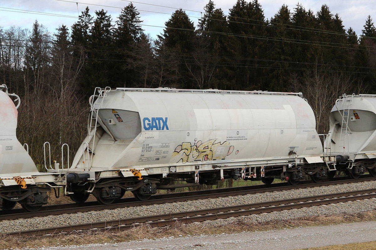 9319 545 (Uacs) von  GATX  am 4. Februar 2021 bei Grabensttt im Chiemgau.