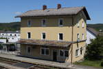 Der Bahnhof von  WERNBERG  an der Strecke  Regensburg-Hof  am 12.
