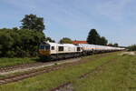 266 443 mit Druckgas-Kesselwagen aus Burghausen kommend am 25. August 2025 bei Pirach.
