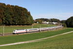 101 013 war mit Schadwagen am 21. Oktober 2023 bei Axdorf im Chiemgau auf dem weg nach Mnchen.