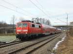 111 067-5 am 7. Dezember 2013 bei der Einfahrt in den Bahnhof von Bernau am Chiemsee.