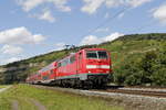 111 190-5 war mit einem Doppelstock-Regionalzug am 19. August 2017 bei Thngersheim in Richtung Wrzburg unterwegs.