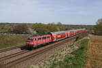 111 201 mit dem  RB 16  aus Ingolstadt kommend am 6. April 2024 bei Vierkirchen.