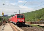 146 244-9 ist mit einem Regionalzug von Wrzburg nach Frankfurt am Main unterwegs.
Aufgenommen am 15. Mai 2015 bei Wernfeld.
