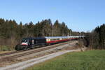 182 519 mit dem  AKE-Rheingold  aus Villach kommend am 2. Januar 2023 bei Sossau im Chiemgau.