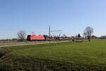 185 256 mit einem Autozug aus Salzburg kommend am 8. April 2026 bei �bersee am Chiemsee.
