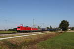 185 221 und 185 059 mit einem 'Erzzug' aus Salzburg kommend am 30. September 2026 bei �bersee am Chiemsee.