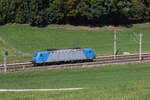 185 515 war am 29. September 2026 bei Axdorf im Chiemgau in Richtung M�nchen unterwegs.