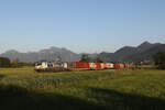193 831 von BoxXpress' war mit einem Containerzug am 25. Juni 2026 bei Bernau am Chiemsee in Richtung M�nchen unterwegs.